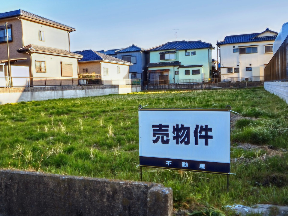 土地探しの裏ワザは現地を訪問したりフリーペーパーを探したり銀行情報やポータルサイトの会員登録など