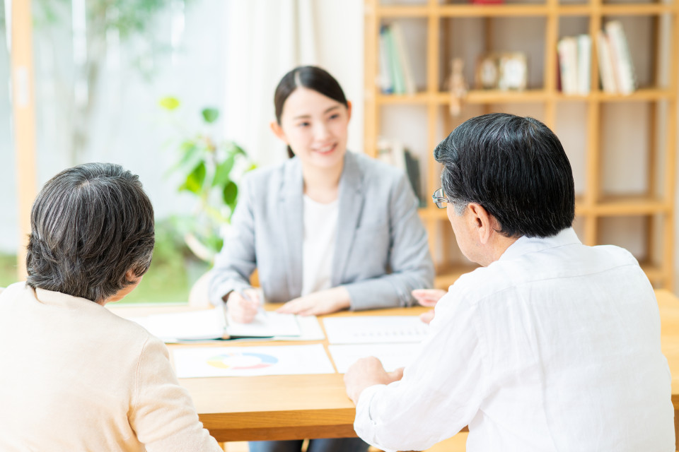 坪単価に惑わされないためには総額の費用で比較したり坪単価と仕様に相関性はないことを認識したりランニングコストを考えることが大切