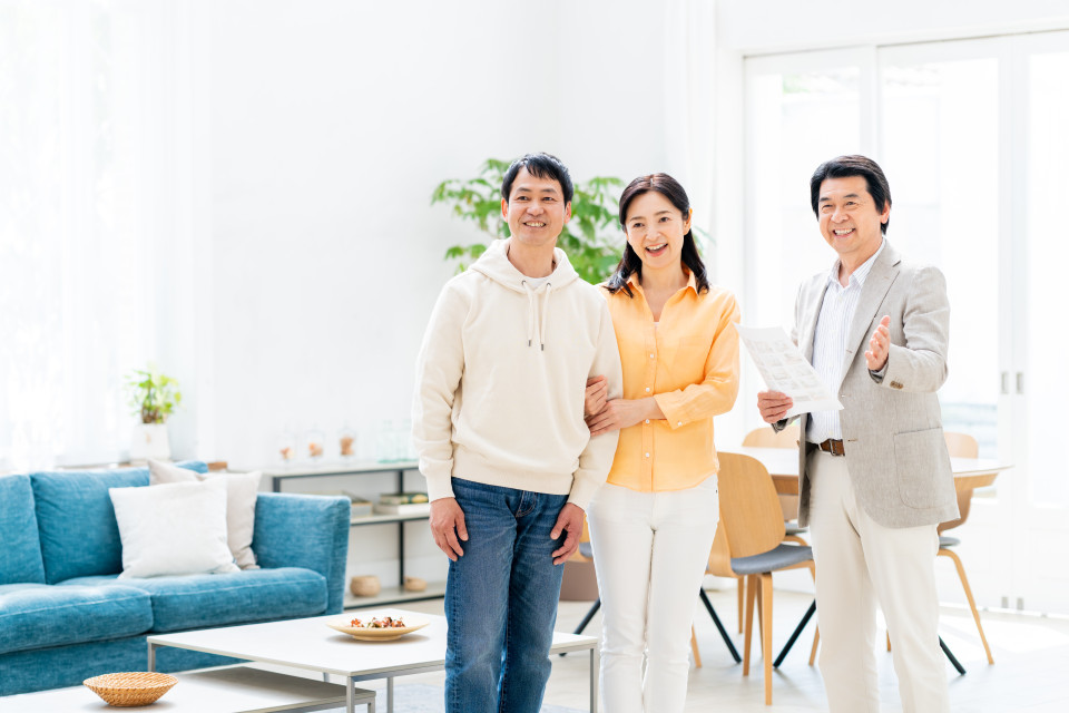 紹介に頼らず複数の業者を比較検討し展示場や見学会に足を運び第三者の意見を参考にするなどして情報収集することが大事
